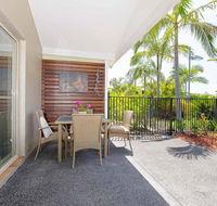 356 ' Oaks Pacific Blue' 265 Sandy Point Rd - Air conditioned direct pool access and suited for disability - Southport Accommodation
