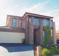 4 Bed 2 And A Half Bath Luxury Villa in Point Cook - Southport Accommodation