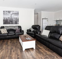 4 Bedroom Inner City Townhouse - SLEEPS 9  - Southport Accommodation