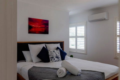 5 Bedroom Close To Beach And Moorpanyal Park - Southport Accommodation 1