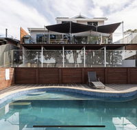 5 bedroom with POOL and Studio Vues Relaxantes - Southport Accommodation