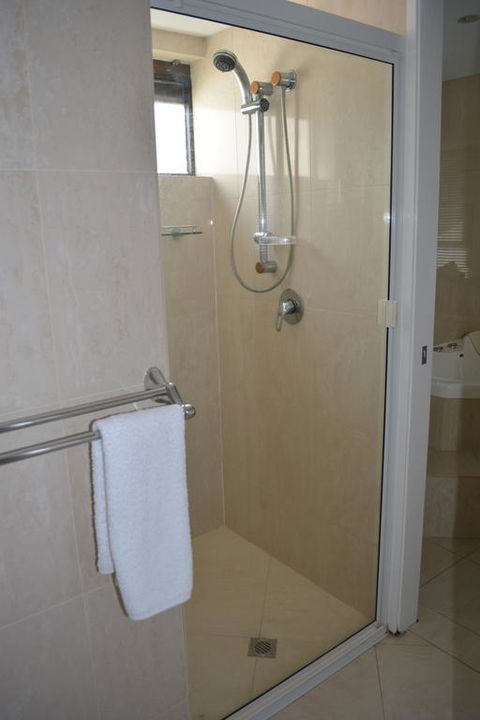 5,  Apartment On The Esplanade - Accommodation Southport 2