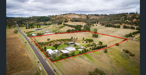 505 CONROD STRAIGHT MOUNT PANORAMA - Southport Accommodation 0