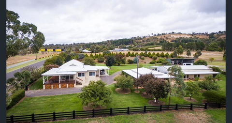 505 CONROD STRAIGHT MOUNT PANORAMA - Southport Accommodation 1