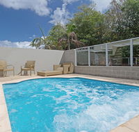 516 'Oaks Pacific Blue' 265 Sandy Point Road- private pool aircon WIFI - Southport Accommodation