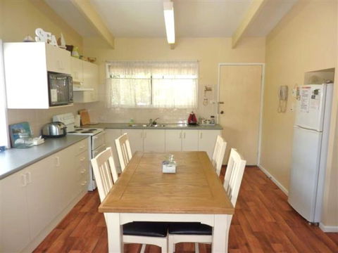6 Normandy St - Charm At The Inlet - Southport Accommodation 3