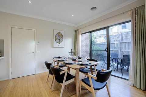 70, Greenbell Doncaster@4Bd3Bth, WestField, Freecarpa - Southport Accommodation 2