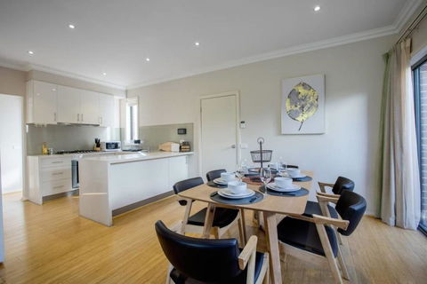70, Greenbell Doncaster@4Bd3Bth, WestField, Freecarpa - Southport Accommodation 1