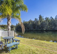 77 Lake Entrance Rd - Waterfront Wonder - Accommodation Southport