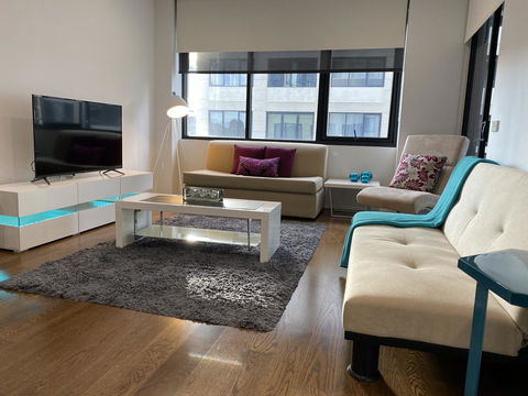 @Realm Modern Executive Apartment, 1BR, Wine, WiFi, Secure Parking, Canberra - Southport Accommodation 0