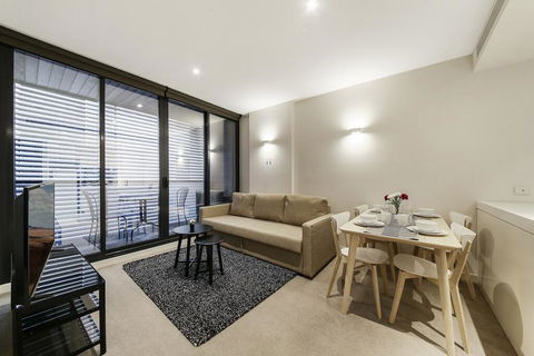A Central & Cozy 2BR Apt Near Federation Square - Southport Accommodation 0