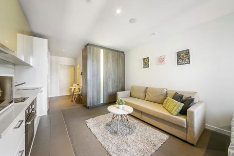 A Charming Studio With Stunning City Views - Southport Accommodation 1