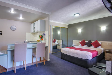 AAA Airport Albion Manor Apartments And Motel - Accommodation Southport 0