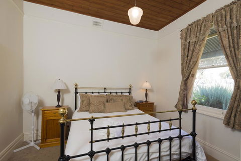 Abaleen House - Southport Accommodation 1