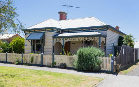 Abaleen House - Southport Accommodation 0