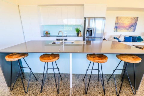 Absolute Beachfront & Secluded New Home - Accommodation Southport 2