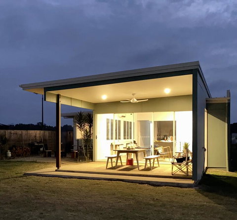 Absolute Beachfront & Secluded New Home - Accommodation Southport 1