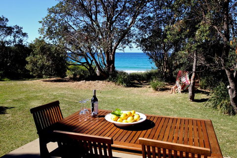Absolute Beachfront Mollymook - Accommodation Southport 0