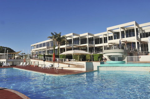 Absolute Beachfront Opal Cove Resort - Accommodation Southport 1