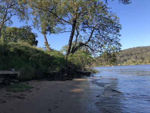 Absolute Riverfront Shipping Container Cabin - Accommodation Southport 1