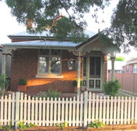 Acacia Cottage on Peel Bathurst - Southport Accommodation
