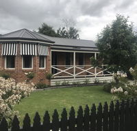 Acacia House - Central Healesville - Yarra Valley - Southport Accommodation