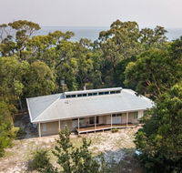 Acacia Lakehouse - The lake at your doorstep - Southport Accommodation