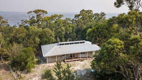Acacia Lakehouse - The Lake At Your Doorstep - Southport Accommodation 0
