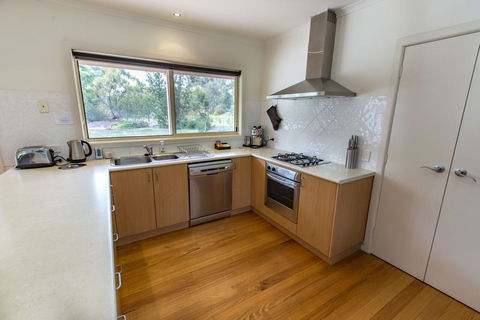 Acacia Lakehouse - The Lake At Your Doorstep - Southport Accommodation 2
