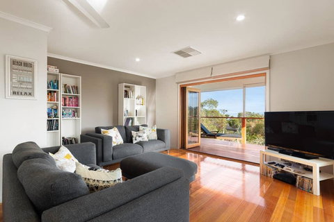 Acqua Vista - Water View, Fireplace, Walk To Beach - Accommodation Southport 1