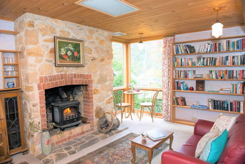 Adelaide Hills 'Camellia Cottage' - WiFi - Accommodation Southport 0