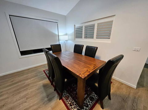 E 4 Room Retreat Family Friendly - Southport Accommodation 4