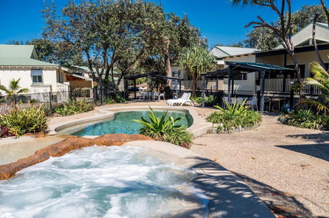 E.V. - Eurong Beach Villa - Accommodation Southport 0