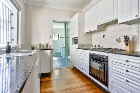 Gorgeous 2 Bedroom House Ultimo 2 E-Bikes Included - Southport Accommodation 4