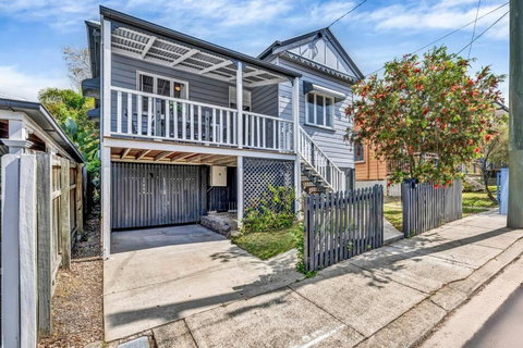 Gabba Central 2 Separate Homes 1 Block 6 Bdrms - Accommodation Southport 0