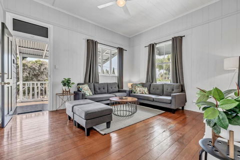 Gabba Central House 3BR2Bath Pets - Southport Accommodation 1