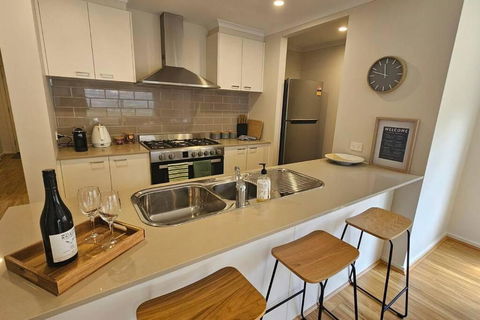 Getaway On Amaroo Way - Southport Accommodation 4
