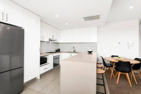 GLAD3 Gladesville Getaway Bright & Contemporary - Accommodation Southport 4