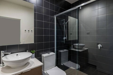 H6B - Round About Bulimba - Southport Accommodation 4