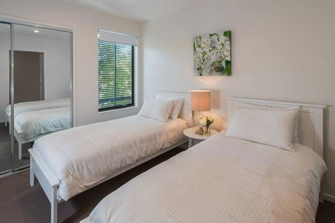 H6B - Round About Bulimba - Southport Accommodation 3