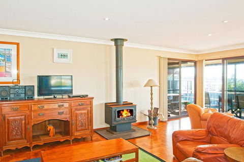 HAIS18G - Riverside Delight - Southport Accommodation 2
