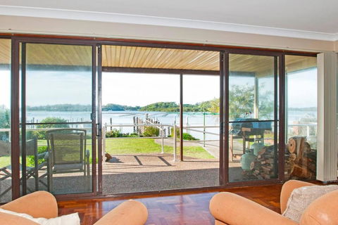 HAIS18G - Riverside Delight - Southport Accommodation 3