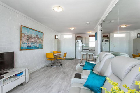 Indian Ocean Views - Accommodation Southport 3