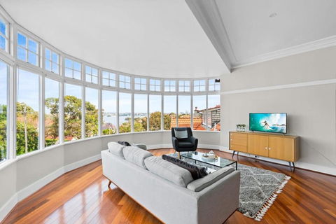 Huge Harbour View Apartment In Historic Home - Southport Accommodation 1