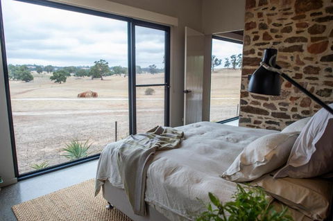 Hutton Vale Farm JHA Stone Cellar - Southport Accommodation 1