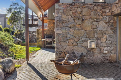 Ice 3 - Accommodation Southport 1