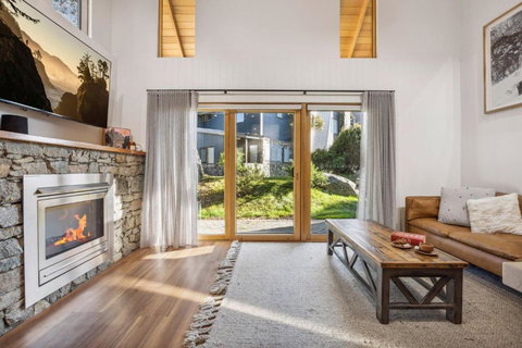 Ice 3 - Accommodation Southport 2