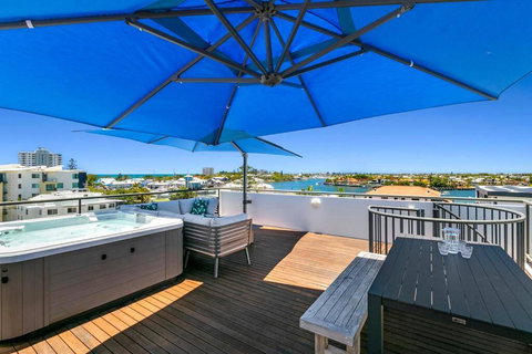 Incredible Beachside Penthouse-RIVA11 - Accommodation Southport 0