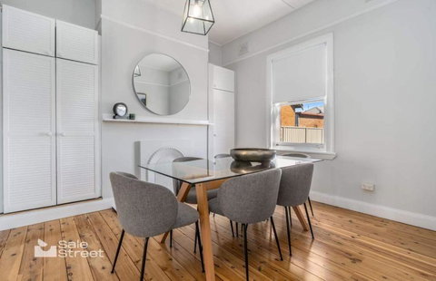 Incredible Location 2 Bed CBD Dream - Accommodation Southport 3