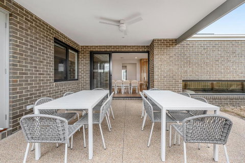 Indented Heads Beach House - Accommodation Southport 2